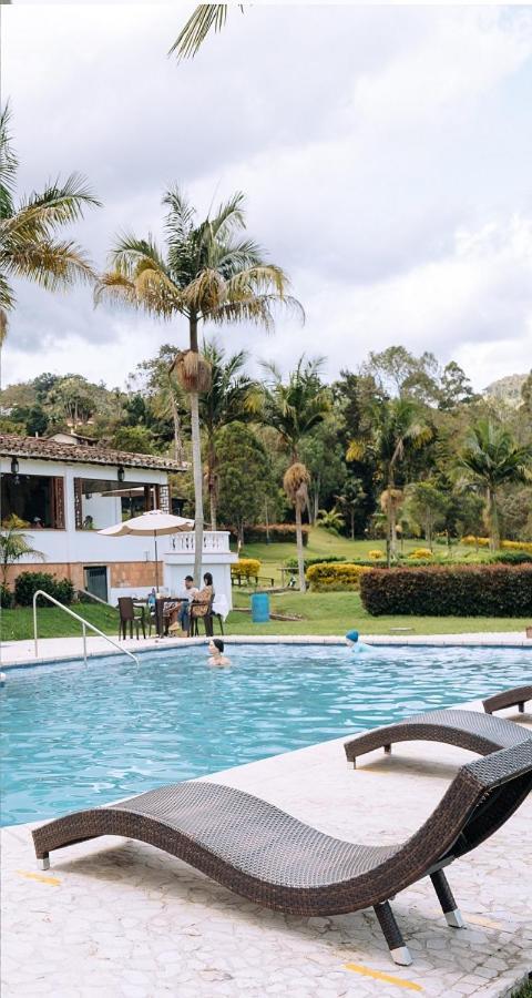 Club Campestre Hacienda Fizebad Hotel El Retiro  Esterno foto